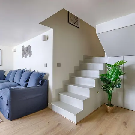 - Roquette - Marais Apartment Paris