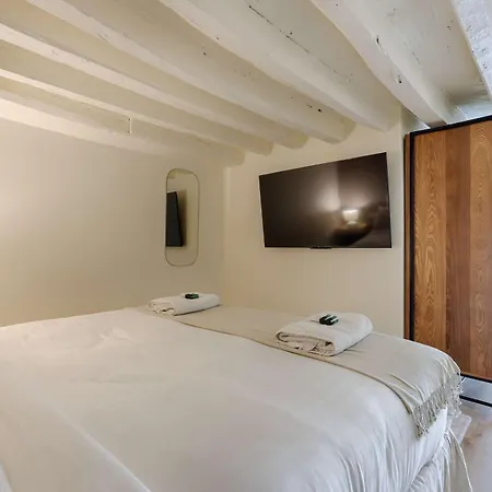 - Roquette - Marais Apartment *