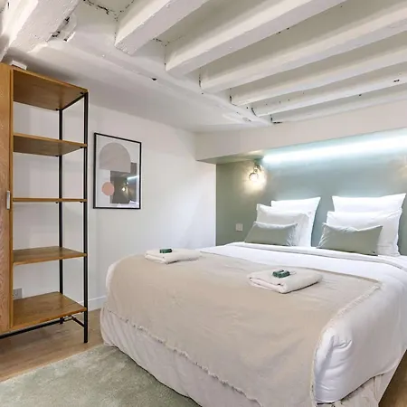 - Roquette - Marais Apartment Paris