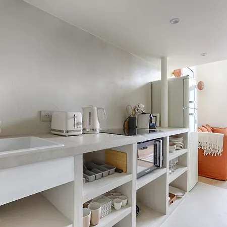 - Roquette - Marais Apartment